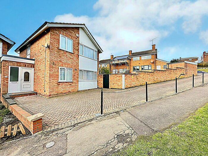 3 Bedroom Detached House To Rent In **Garage And Driveway**Landseer Walk Bedford, MK41