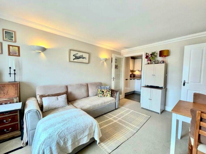 2 Bedroom Apartment To Rent In Capstone Court, Charminster, BH8