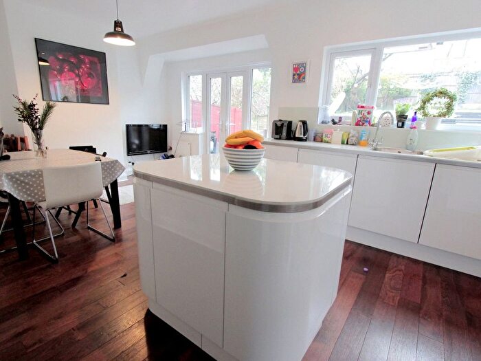 4 Bedroom Semi-Detached House To Rent In Warwick Road, Barnet, Herts, EN5