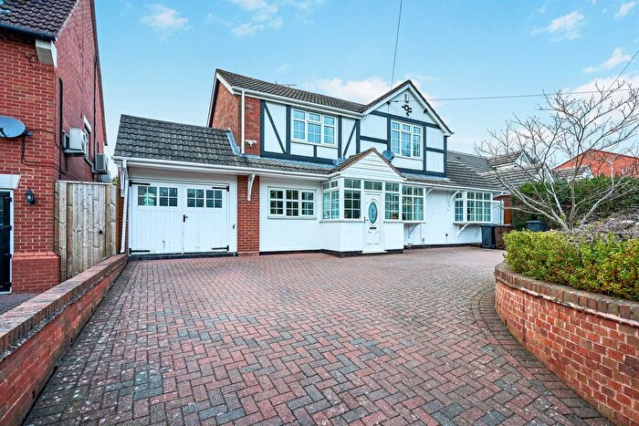 4 Bedroom Detached House For Sale In Stourbridge Road, Penn, Wolverhampton, WV4