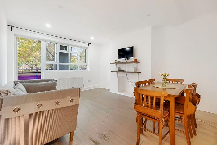 4 Bedroom Flat To Rent In Flat, Busby House, Aldrington Road, London, SW16