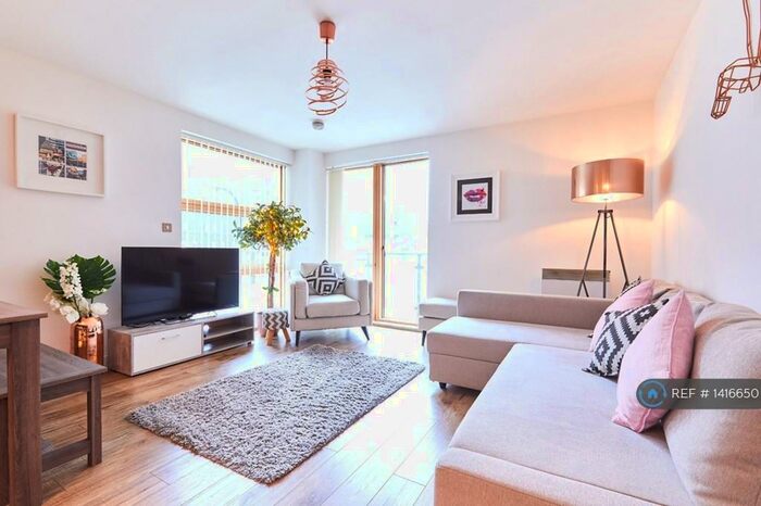 2 Bedroom Flat To Rent In Hornbeam Way, Manchester, M4