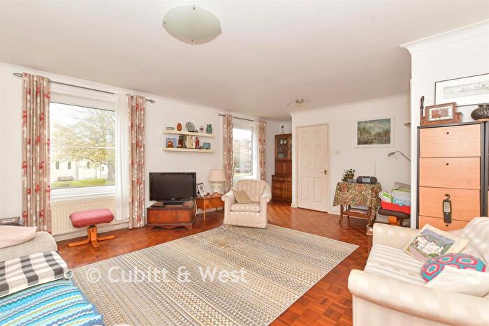 3 Bedroom Town House For Sale In Oyster Street, Portsmouth, Hampshire, PO1