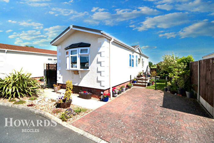 2 Bedroom Park Home For Sale In Pound Road, Beccles, NR34