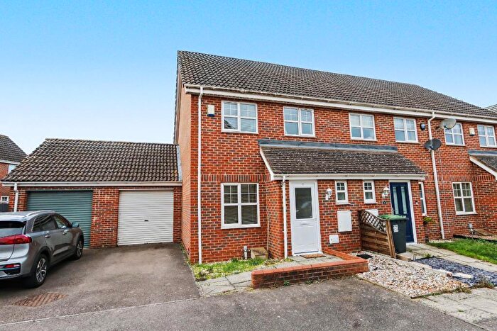 3 Bedroom Semi-Detached House For Sale In The Sidings, Henlow, SG16