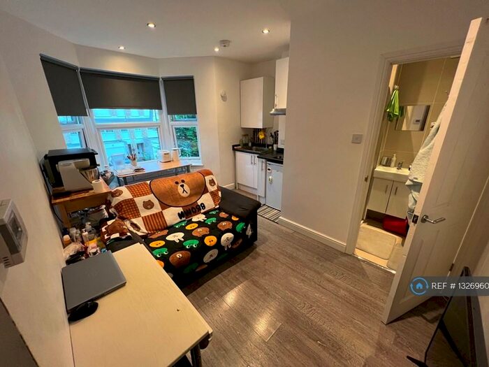 1 Bedroom Flat To Rent In Blenheim Gardens, Wallington, SM6