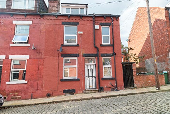 2 Bedroom Terraced House To Rent In Vicarage Avenue, Kirkstall, Leeds, LS5
