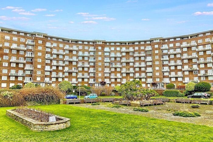 3 Bedroom Flat For Sale In The Gateway, Dover, CT16