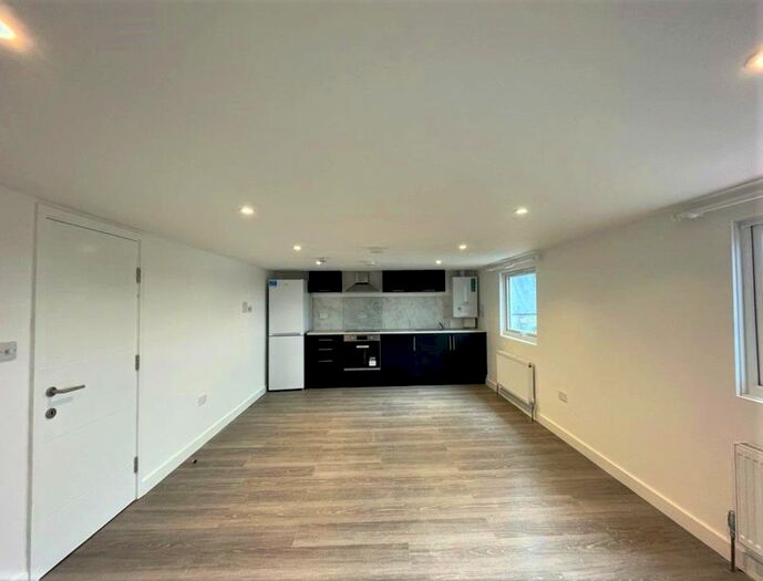 1 Bedroom Flat To Rent In Bensham Manor Road, Thornton Heath, CR7