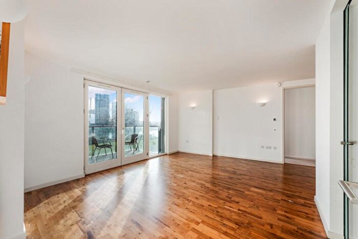 2 Bedroom Apartment For Sale In New Providence Wharf, Fairmo Nt Avenue, London, E14