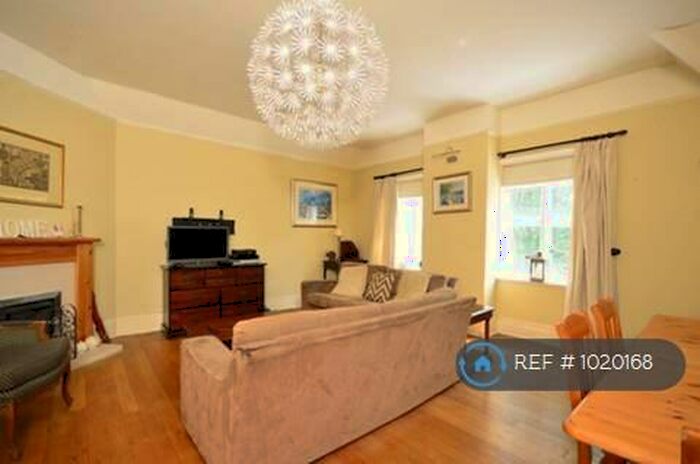 3 Bedroom Flat To Rent In Westerfolds House, Woking, GU22