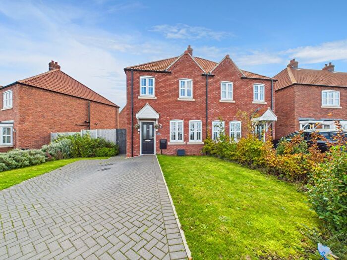 3 Bedroom Semi-Detached House For Sale In Lumley Avenue, Kingswood, Hull, HU7