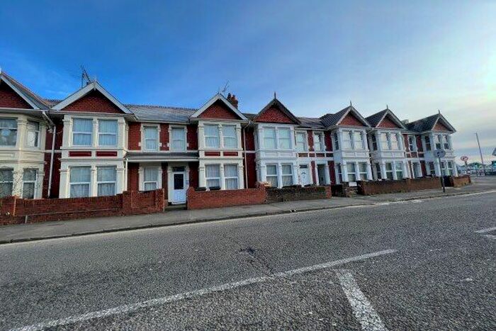 2 Bedroom Flat To Rent In County Road, Swindon, SN1