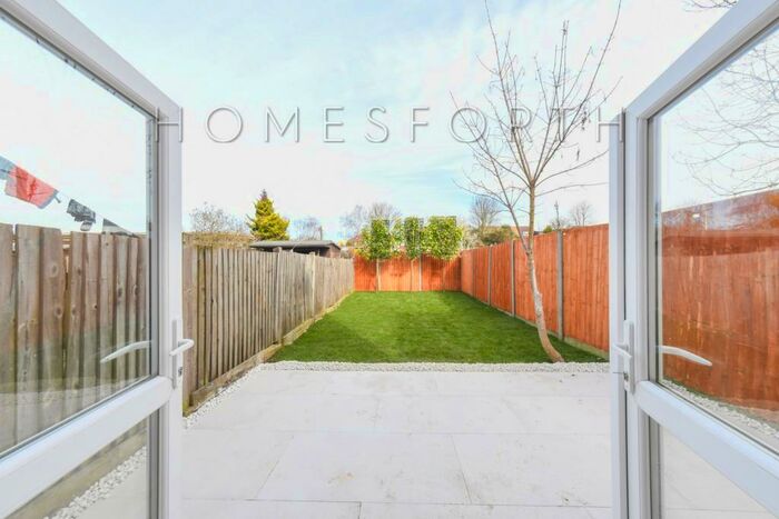 2 Bedroom Maisonette To Rent In Chapter Road, Willesden Green, NW2