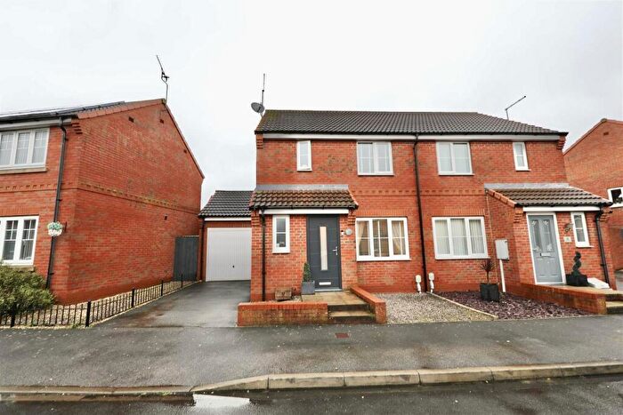 3 Bedroom Semi Detached House For Sale In Hyde Park Road, Kingswood, Hull, HU7