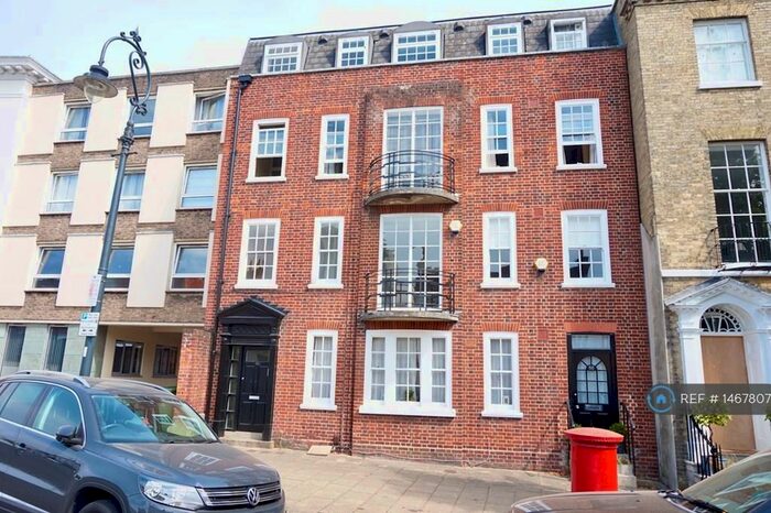 2 Bedroom Flat To Rent In High Street, Fareham, PO16