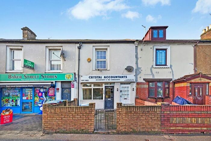 5 Bedroom Property For Sale In Baker Street, Enfield, EN1