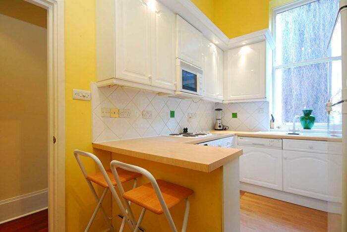 2 Bedroom Flat For Sale In Nevern Square, Earls Court, London, SW5