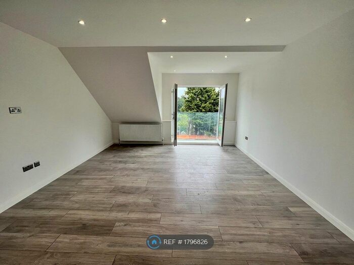 2 Bedroom Flat To Rent In Southwood Road, London, SE9