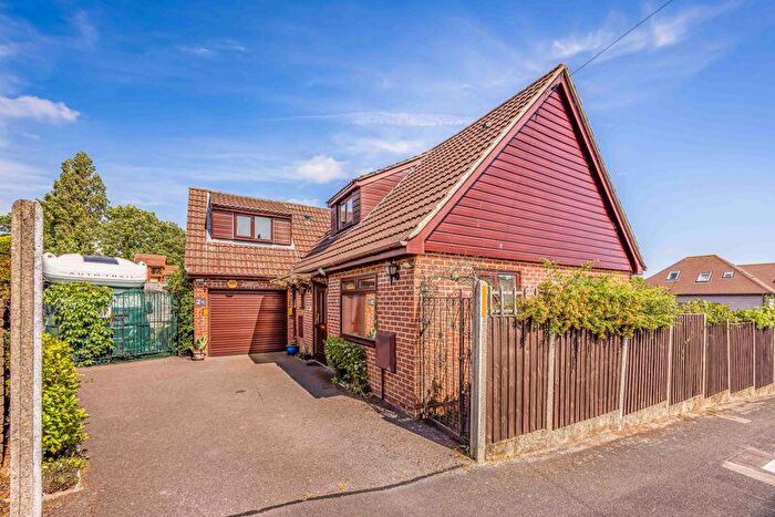 3 Bedroom Detached House For Sale In Glebe Park Avenue, Havant, PO9