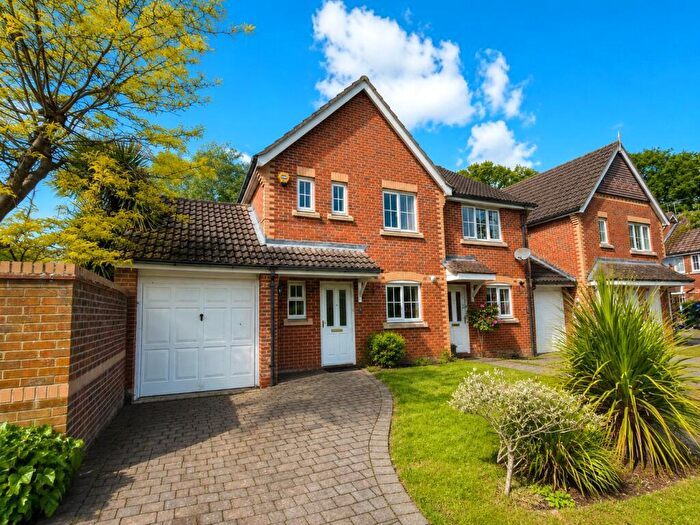 3 Bedroom Semi-Detached House To Rent In Queen Elizabeth Close, Ash, Aldershot, Surrey, GU12