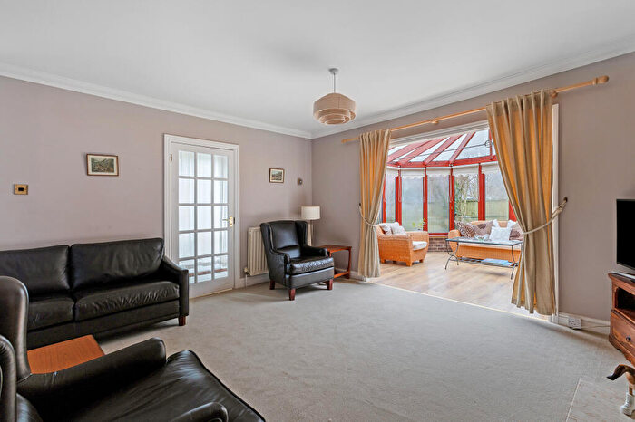 3 Bedroom Detached House For Sale In Roseneath Drive, Chiddingfold, GU8