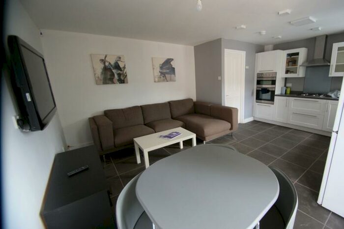 4 Bedroom Terraced House To Rent In Eltham Rise, Woodhouse, Leeds, LS6