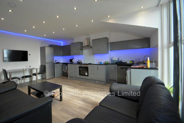 4 Bedroom Flat To Rent In Moorland Road, Hyde Park, Leeds, LS6