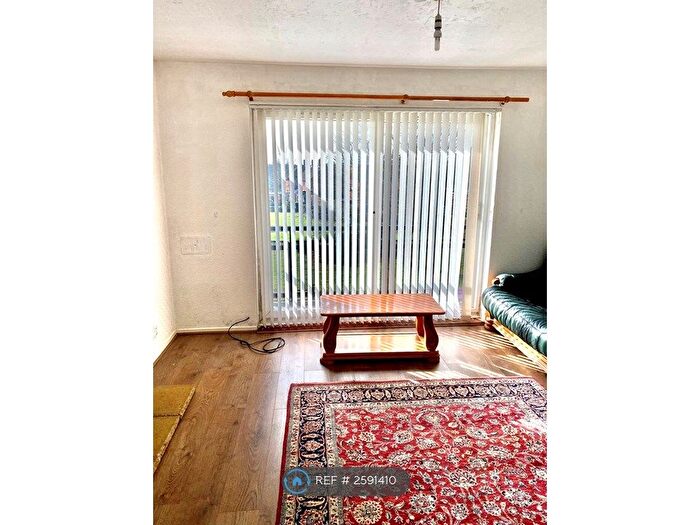 2 Bedroom Flat To Rent In Hurn Court, Hounslow, TW4