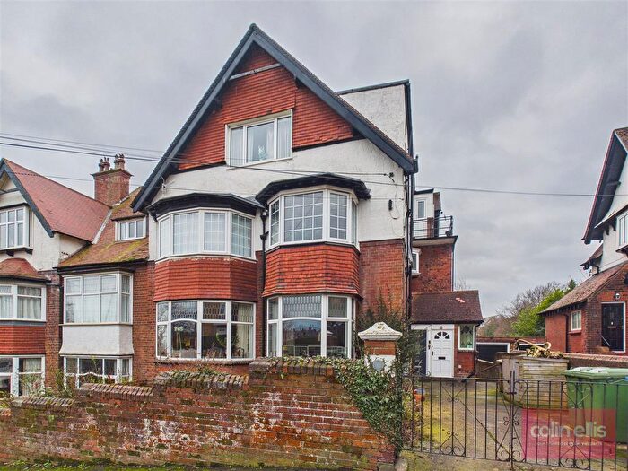 1 Bedroom Flat For Sale In Holbeck Road, Scarborough, YO11