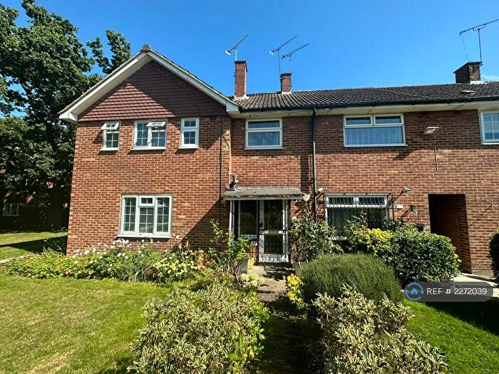 3 Bedroom Detached House To Rent In Pondfield Lane, Brentwood, CM13