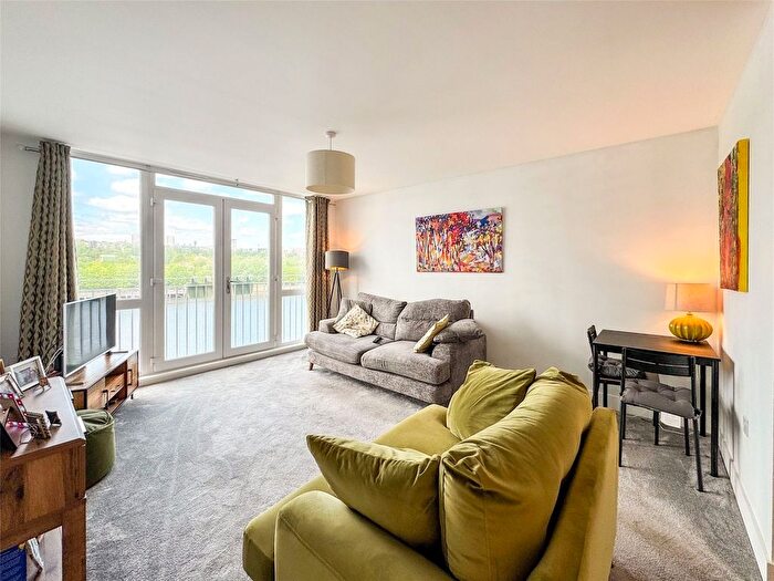 2 Bedroom Flat For Sale In Tynemouth Pass, Gateshead, NE8