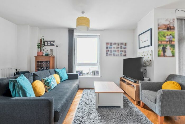 2 Bedroom Flat To Rent In Norman Road, London, SE10