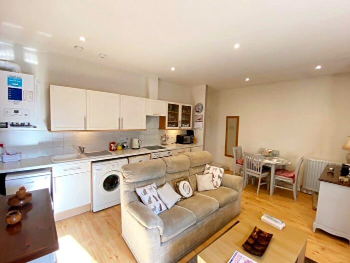 1 Bedroom Flat For Sale In New Road Milnathort, KY13