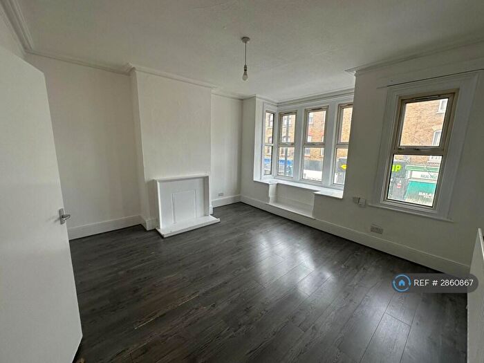 3 Bedroom Flat To Rent In Lower Addiscombe Road, Croydon, CR0