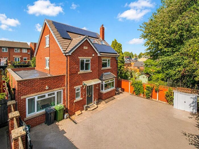 5 Bedroom Detached House For Sale In Cross Park Street, Earlsheaton, Dewsbury, WF12