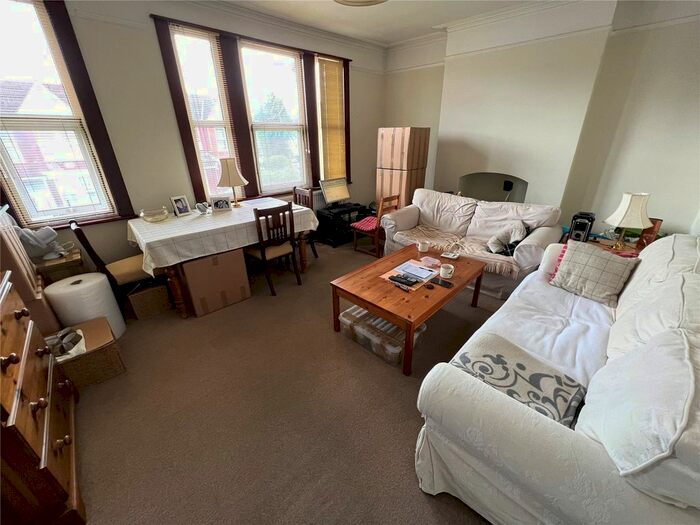 2 Bedroom Flat To Rent In Warwick Road, London, N11