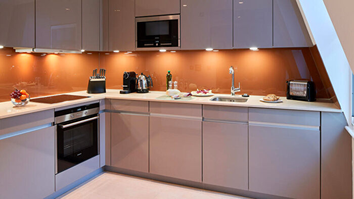 2 Bedroom Apartment To Rent In Bow Lane, Bank, London, EC4M