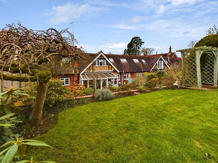 3 Bedroom Cottage For Sale In B The Clock House, Watling Street, Little Brickhill, Buckinghamshire, MK17