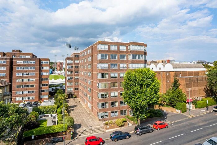 2 Bedroom Flat For Sale In Eaton Road, Hove, BN3