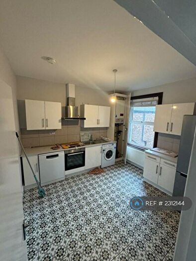 3 Bedroom Flat To Rent In Sirdar Road, London, N22