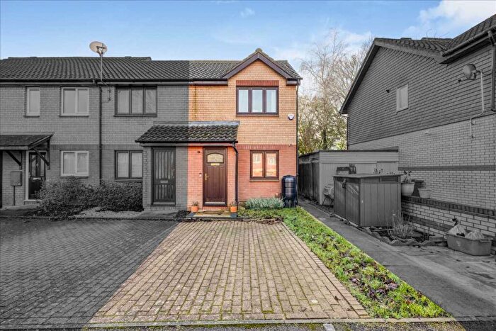 1 Bedroom End Of Terrace House For Sale In Pettingrew Close, Walnut Tree, Milton Keynes, MK7