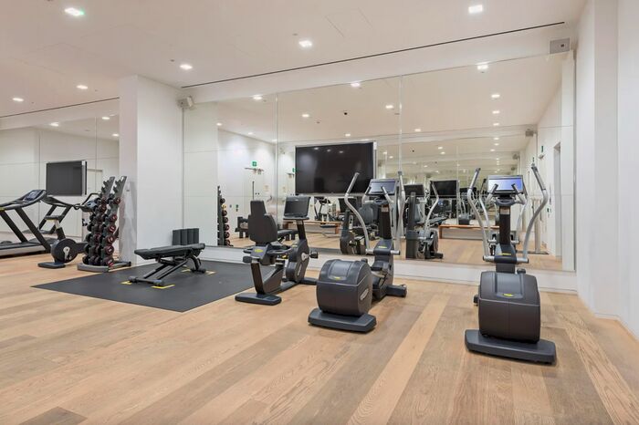 1 Bedroom Flat For Sale In Buckingham Palace Road, Victoria, London, SW1W