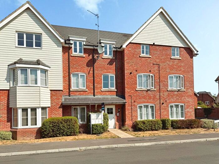 1 Bedroom Flat To Rent In Jasmine Square, Woodley, Reading, RG5