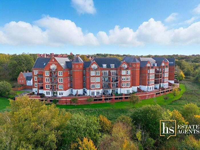 2 Bedroom Flat For Sale In Rhapsody Crescent, Clements Park, Brentwood, CM14