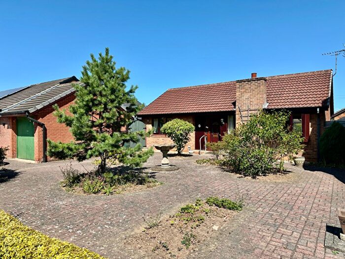 2 Bedroom Detached Bungalow For Sale In Newhall Road, Kirk Sandall, Doncaster, DN3
