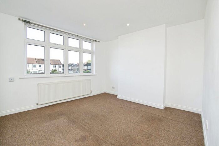 2 Bedroom Flat For Sale In Galpins Road, Thornton Heath, CR7