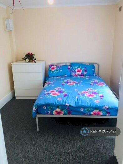 Studio To Rent In Grenoble Gardens, London, N13
