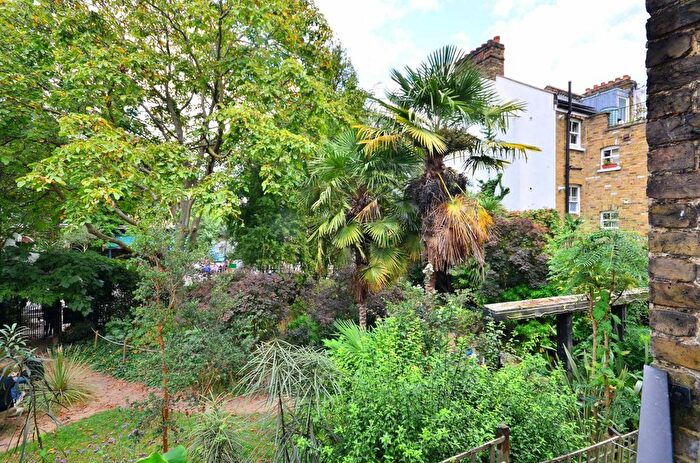 1 Bedroom Flat For Sale In Bonnington Square, Vauxhall, London, SW8