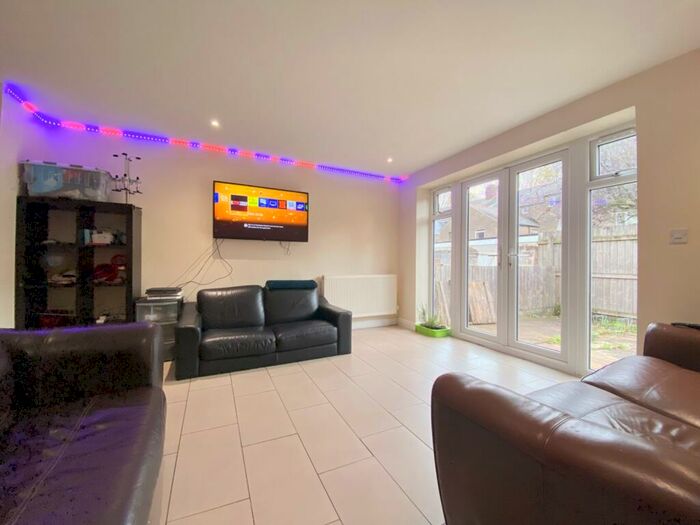 9 Bedroom Terraced House To Rent In Ruthin Gardens, Cathays, CF24